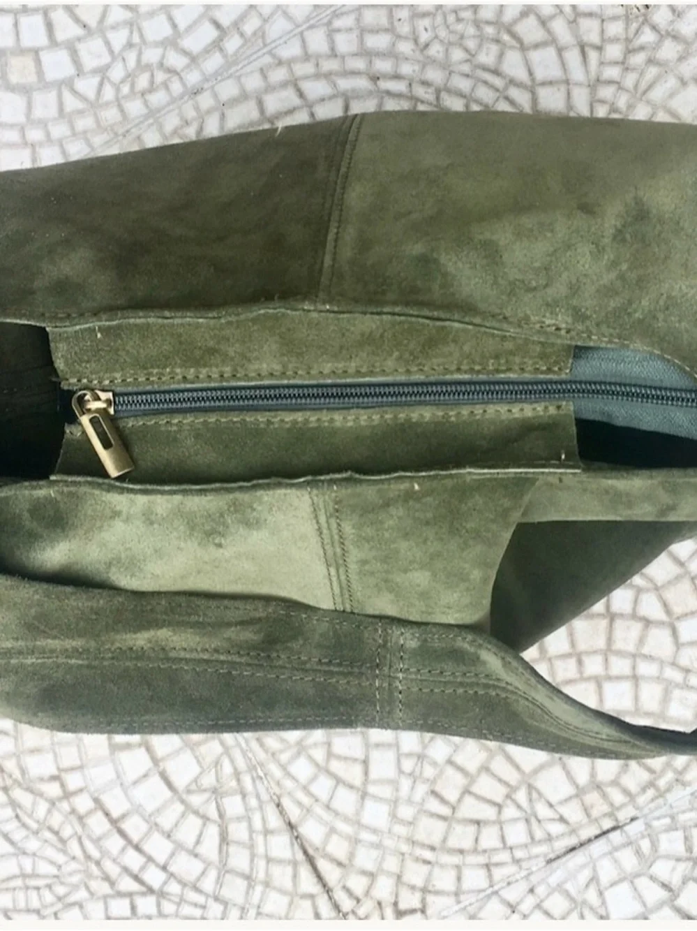 Made in Italy suede leather zipper tote moss / warm sage green - Picture 10 of 13